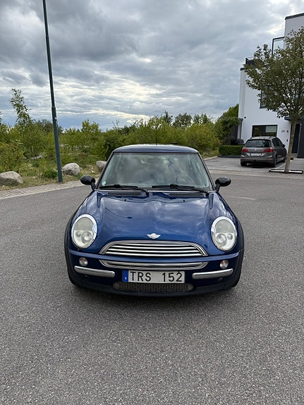 MINI Cooper 2 of 6