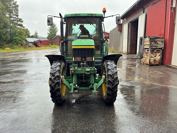 Traktor JOHN DEERE 6610 2 of 6