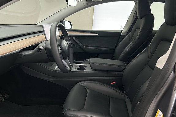Tesla Model Y 9 of 25