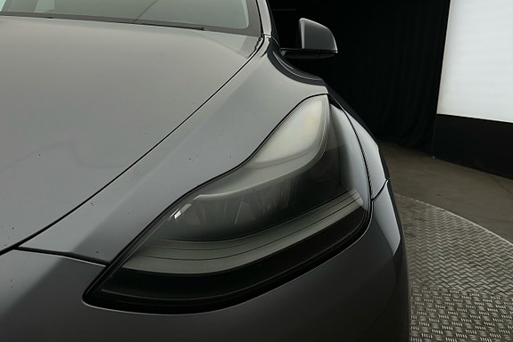 Tesla Model Y 11 of 25