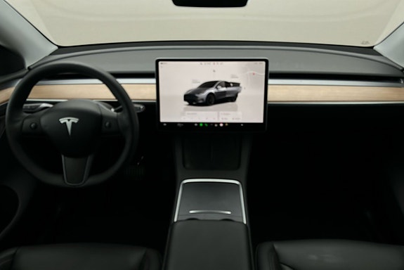 Tesla Model Y 6 of 25