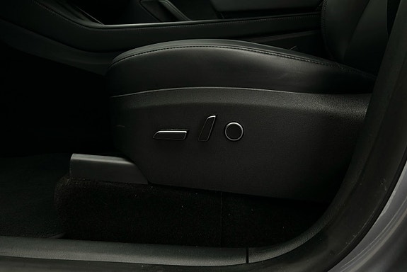 Tesla Model Y 15 of 25