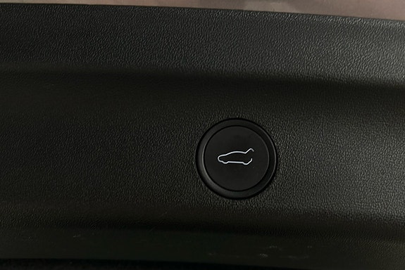 Tesla Model Y 14 of 25