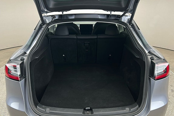 Tesla Model Y 13 of 25