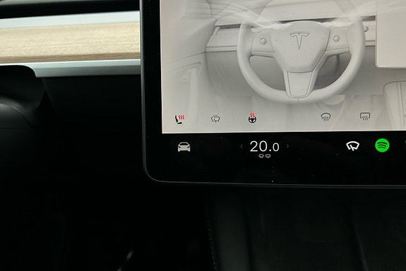 Tesla Model Y 20 of 25