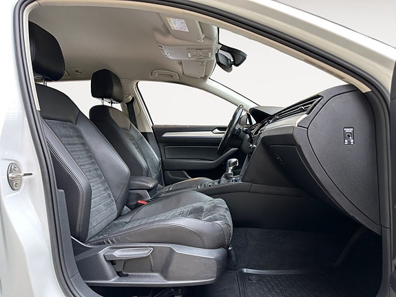 Volkswagen Passat 16 of 26