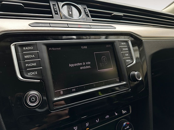 Volkswagen Passat 23 of 26