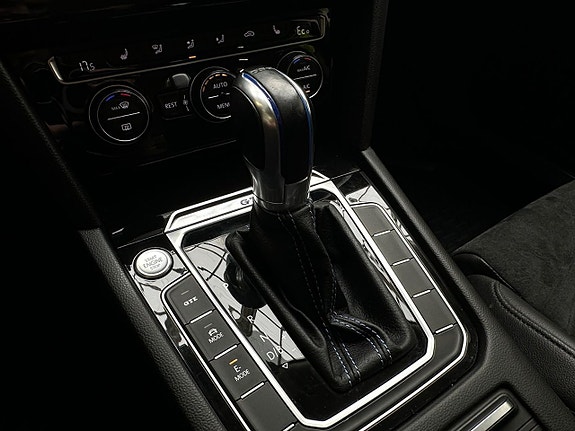 Volkswagen Passat 12 of 26