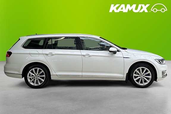 Volkswagen Passat 2 of 26