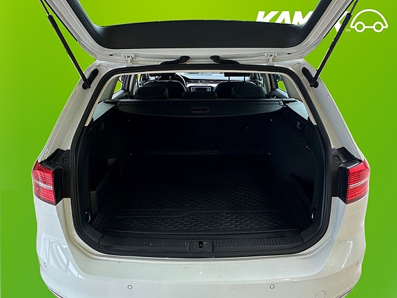 Volkswagen Passat 17 of 26