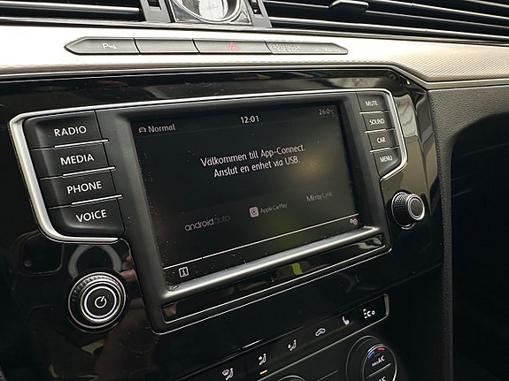 Volkswagen Passat 22 of 26