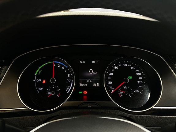 Volkswagen Passat 13 of 26