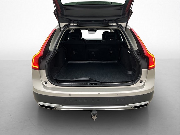 Volvo V90 Cross Country 9 of 30