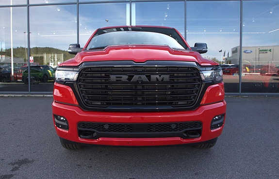 Dodge RAM 1500 2 of 14
