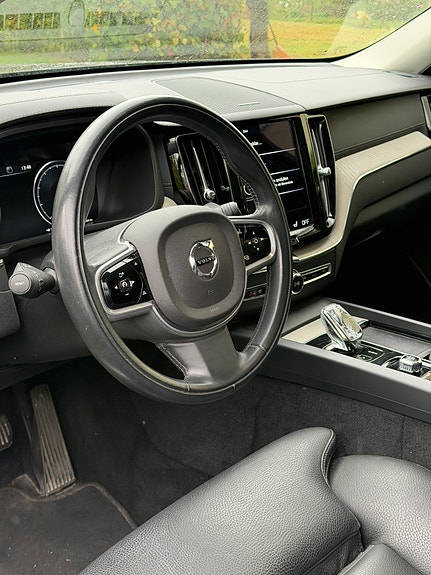 Volvo XC60 3 of 3