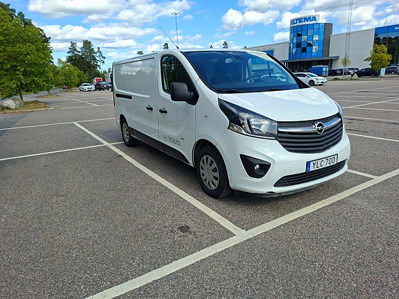 Opel Vivaro 2 of 9