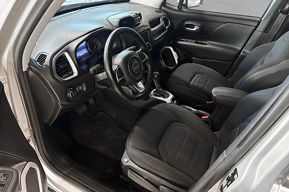 Jeep Renegade 10 of 15