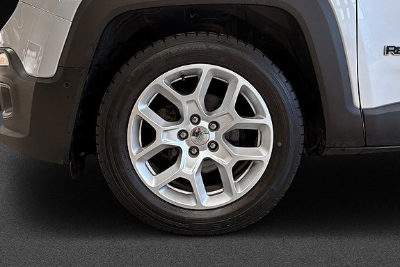 Jeep Renegade 9 of 17