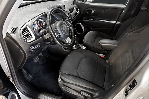 Jeep Renegade 10 of 17