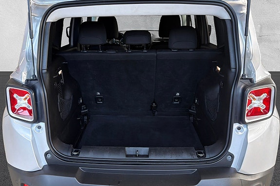 Jeep Renegade 15 of 15