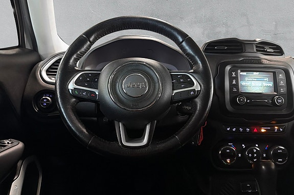 Jeep Renegade 12 of 15