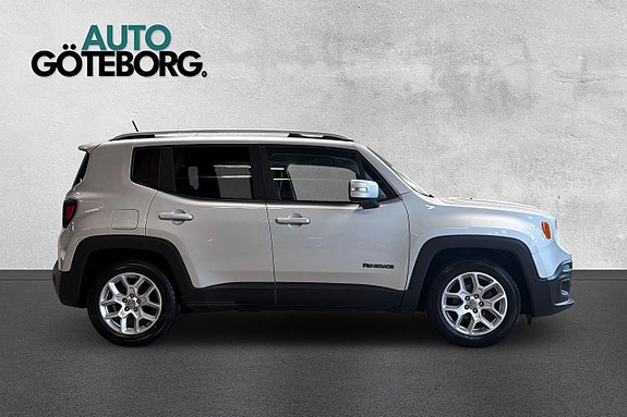 Jeep Renegade 3 of 15