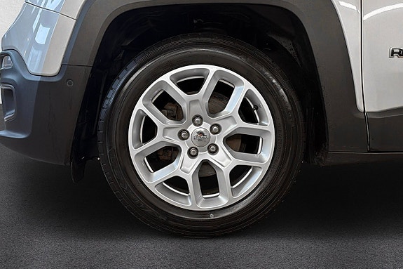 Jeep Renegade 9 of 15