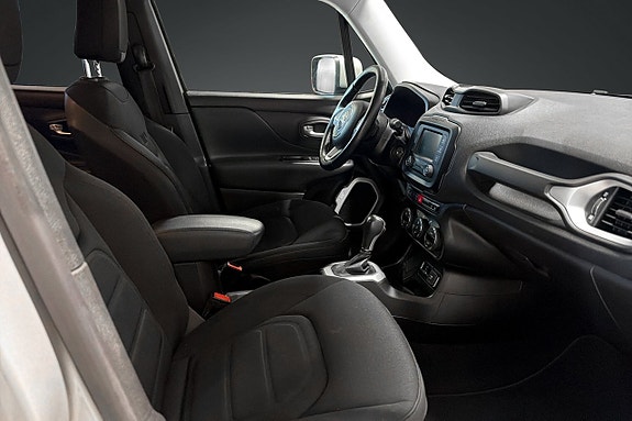 Jeep Renegade 16 of 17