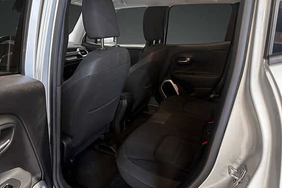 Jeep Renegade 15 of 17