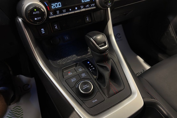 Toyota RAV4 Plug-in Hybrid 21 of 25