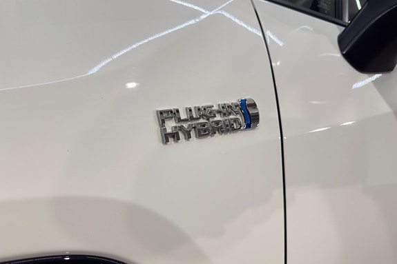 Toyota RAV4 Plug-in Hybrid 3 of 25
