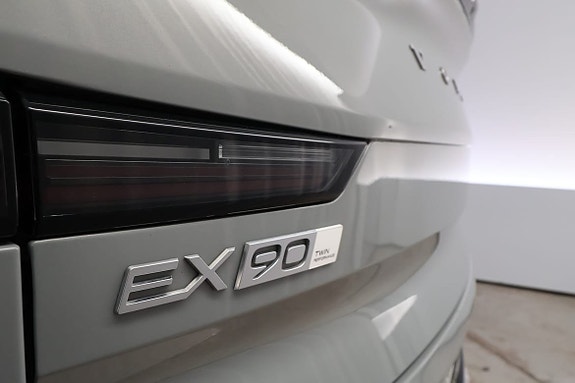 Volvo EX90 10 of 26