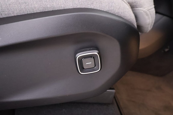 Volvo EX90 17 of 26