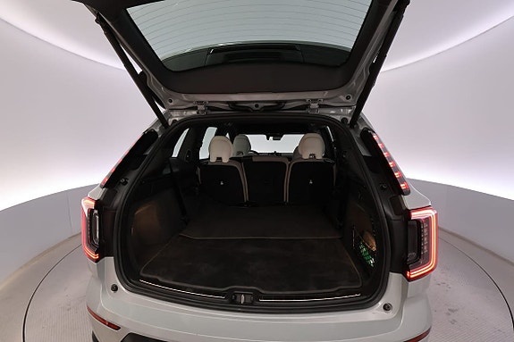 Volvo EX90 13 of 26