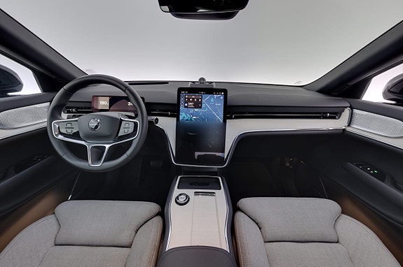 Volvo EX90 7 of 26