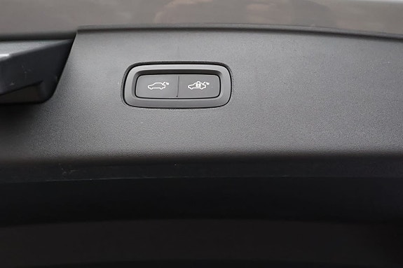 Volvo EX90 14 of 26