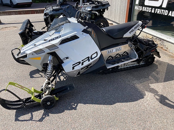 Polaris 800 RUSH PRO R 2 of 7