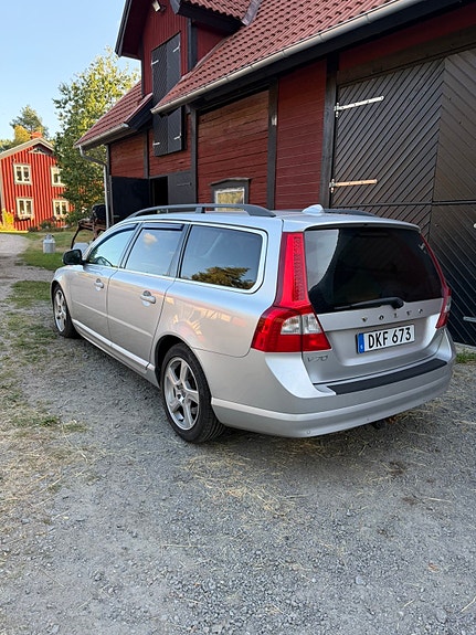 Volvo V70 3 of 10