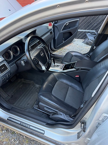 Volvo V70 7 of 10