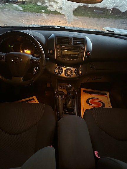 Toyota RAV4 4 of 4