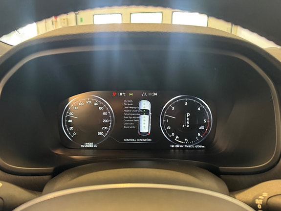 Volvo V90 Cross Country 8 of 18