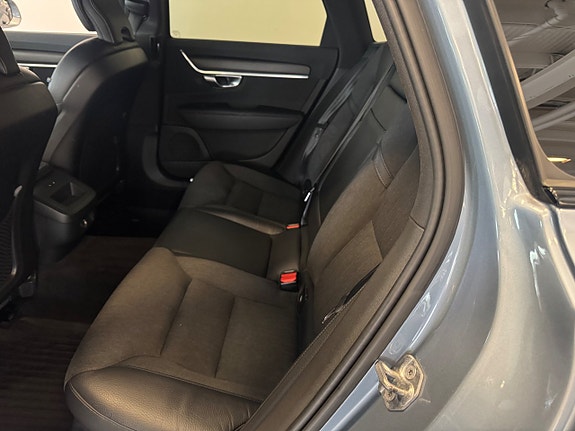 Volvo V90 Cross Country 7 of 18