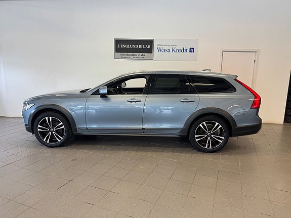 Volvo V90 Cross Country 2 of 18