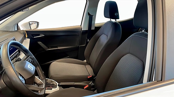 Seat Arona 8 of 12
