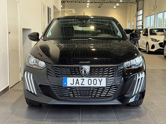Peugeot 208 2 of 14