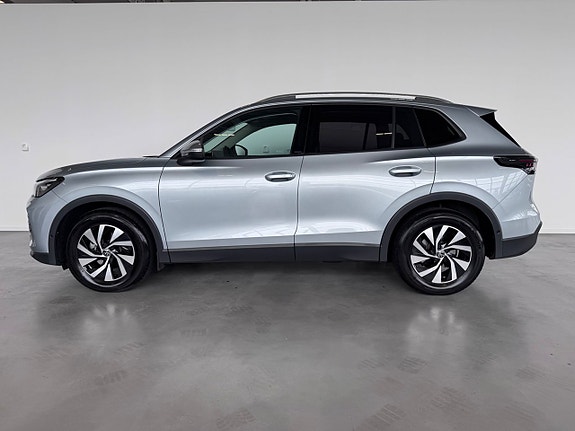 Volkswagen Tiguan 2 of 24