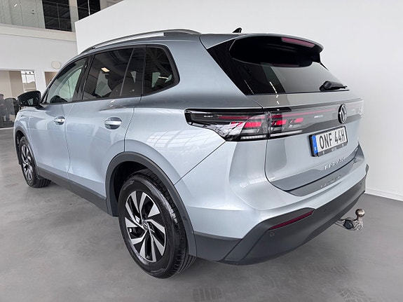 Volkswagen Tiguan 3 of 24