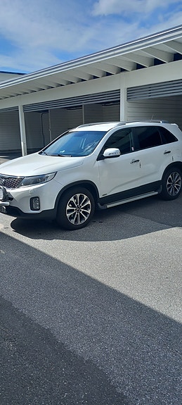Kia Sorento 2 of 8