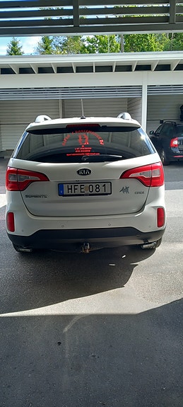 Kia Sorento 3 of 8