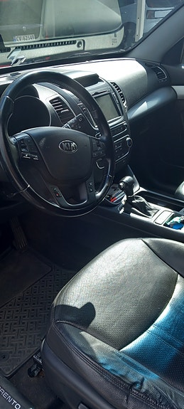 Kia Sorento 4 of 8